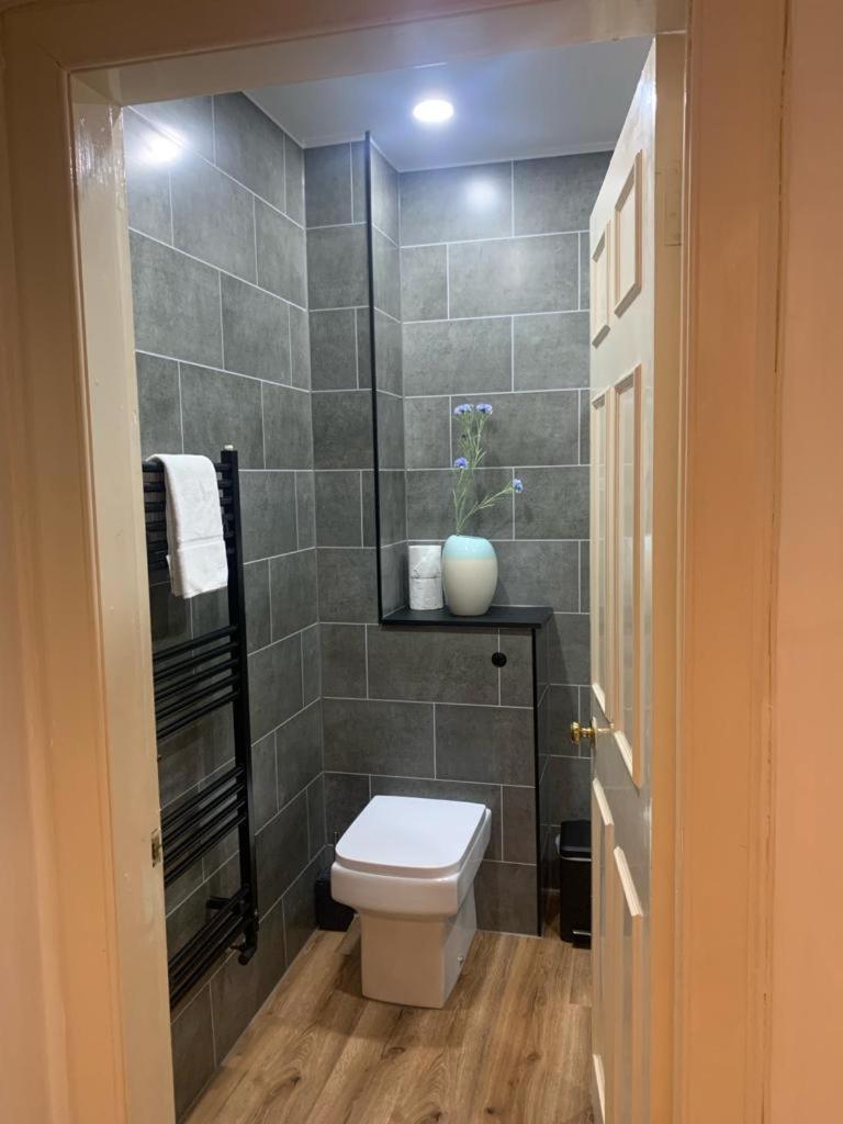 Stockbridge Two Bedroom Apartment เอดินบะระ ภายนอก รูปภาพ